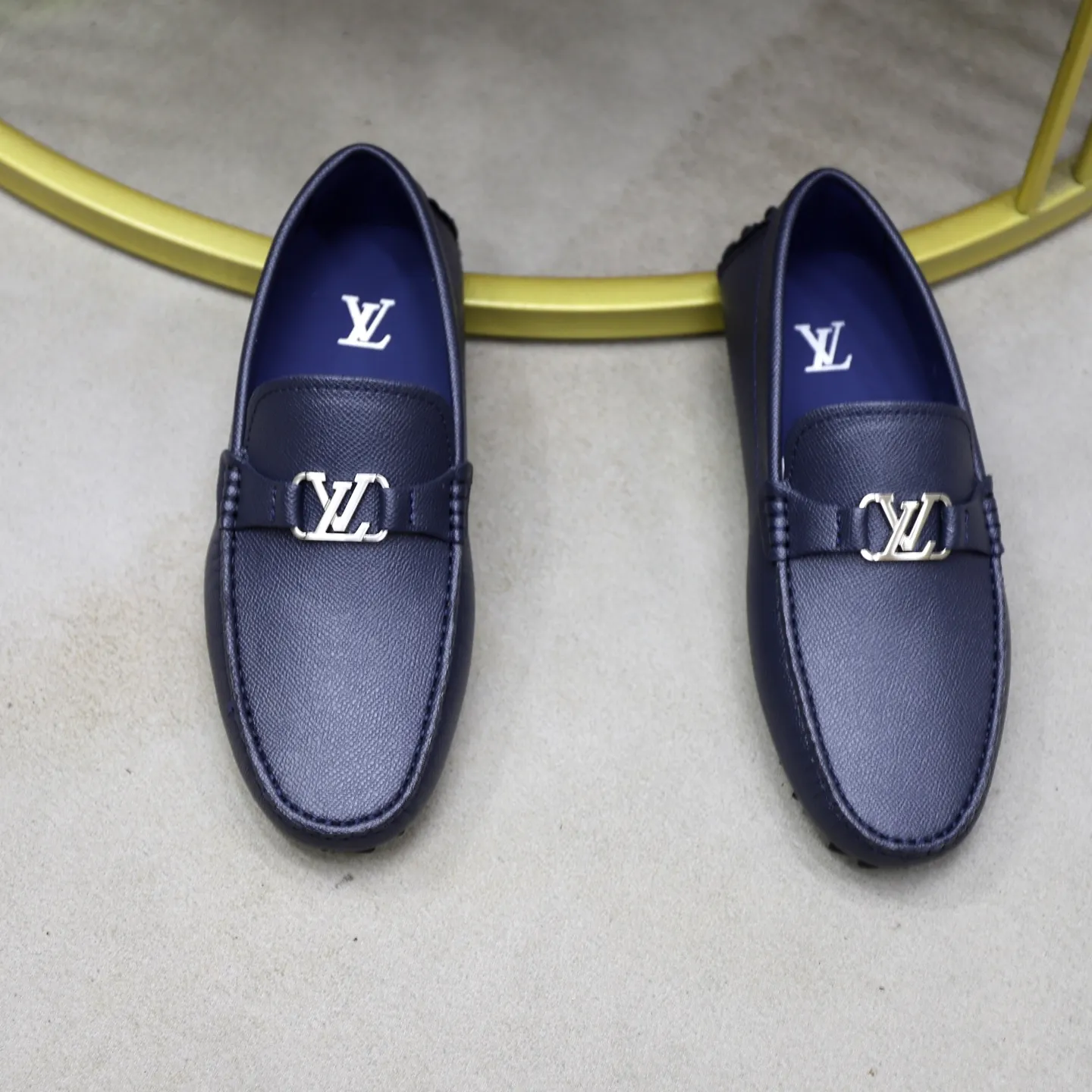 Ex-factory price: 480💰【LV】Louis Vuitton ⚠️High-end men’s driving and pedal series ⚠️38-44 (customized for 45) ⚠️All original cowhide leather! Thick and soft! Made entirely of calfskin lining! The latest non-slip beanie sole! Three-dimensional package technology! Fashionable and classic! Handicrafts! Original high quality! Feel free to compare!